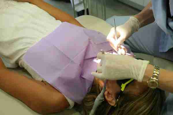 Dentist, dental implant